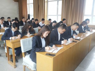 临夏州俄罗斯专享会294农牧投资发展集团召开职工大会